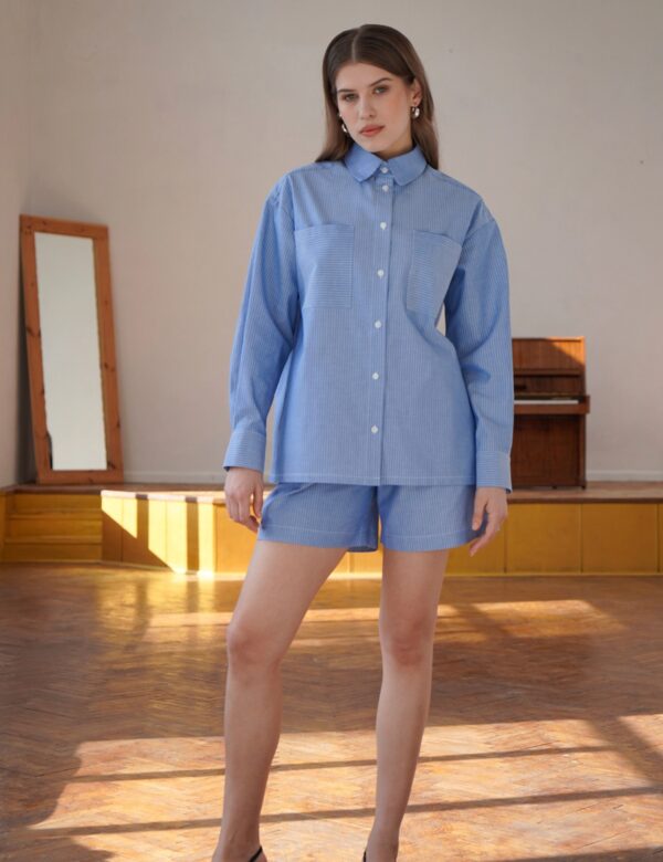 Blaue Shorts